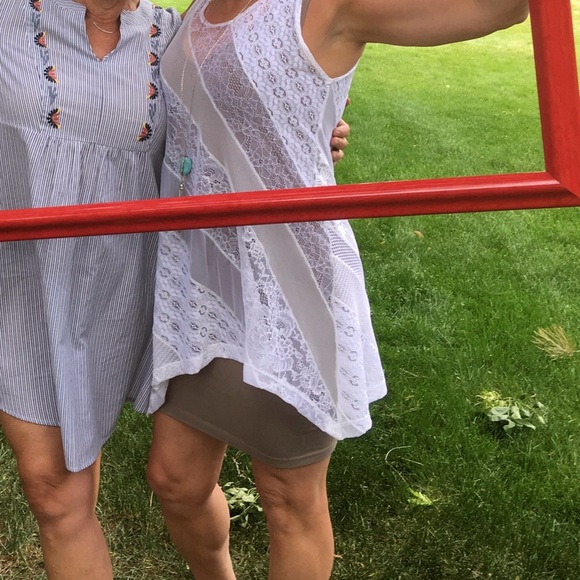 Ver’E’Ne Lace dress. Medium. - Picture 1 of 5